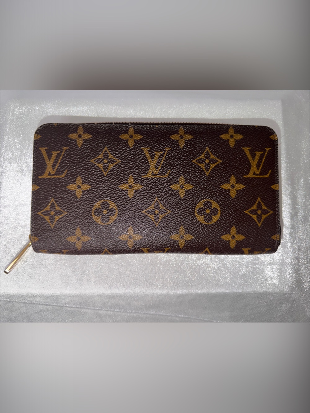 Authentic Louis Vuitton Monogram Zippy Wallet
